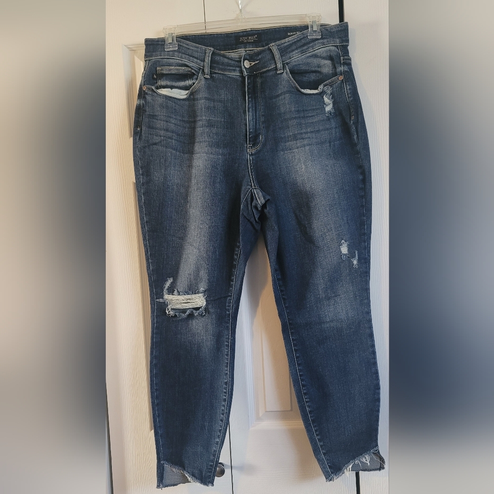LIKE NEW Judy Blue Jeans Womens Blue Skinny Slanted Hem